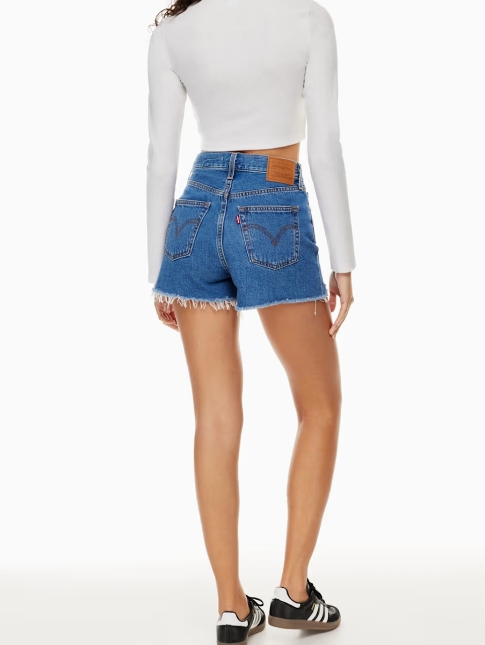 Aritzia Levi’s NWOT Ribcage Shorts Size 29 Med Wash High Rise Raw Hem SOLD OUT